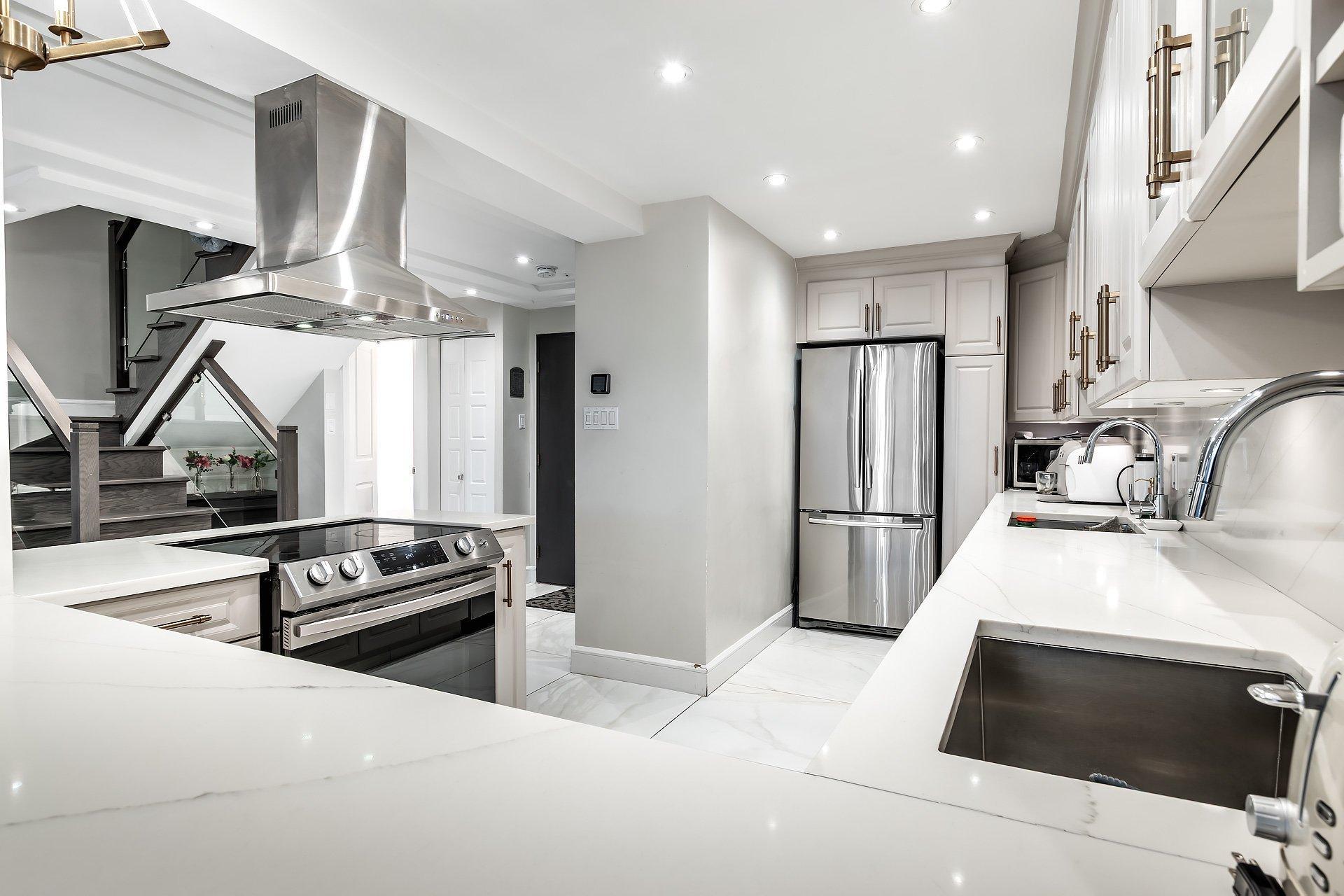 









5790


Av. Rembrandt

, 905,
Côte-Saint-Luc,




QC
H4W2V2

