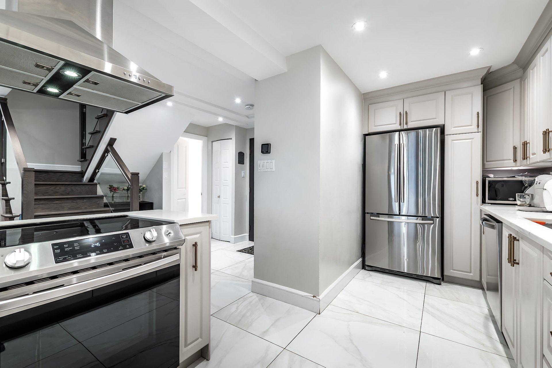 









5790


Av. Rembrandt

, 905,
Côte-Saint-Luc,




QC
H4W2V2

