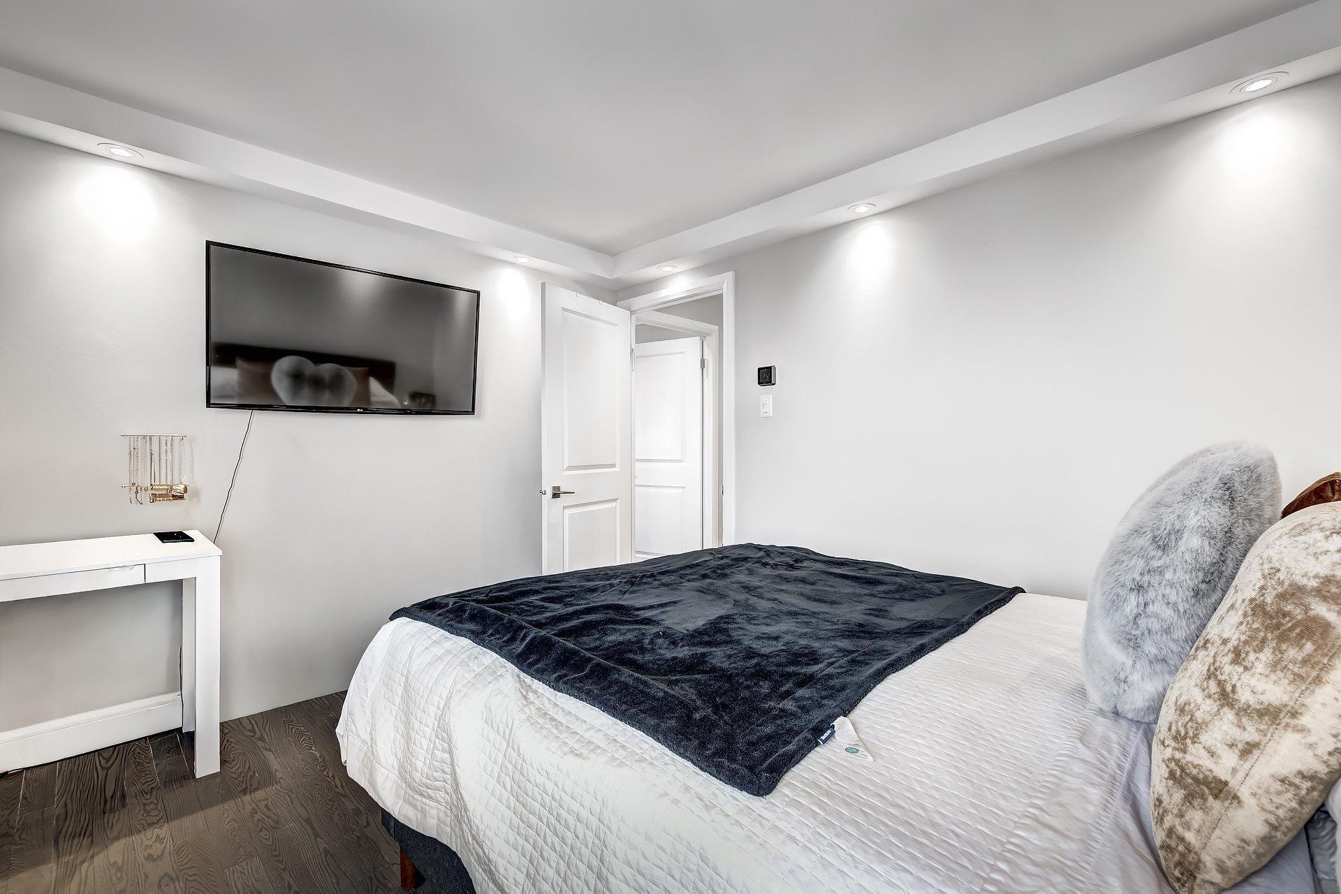 









5790


Av. Rembrandt

, 905,
Côte-Saint-Luc,




QC
H4W2V2

