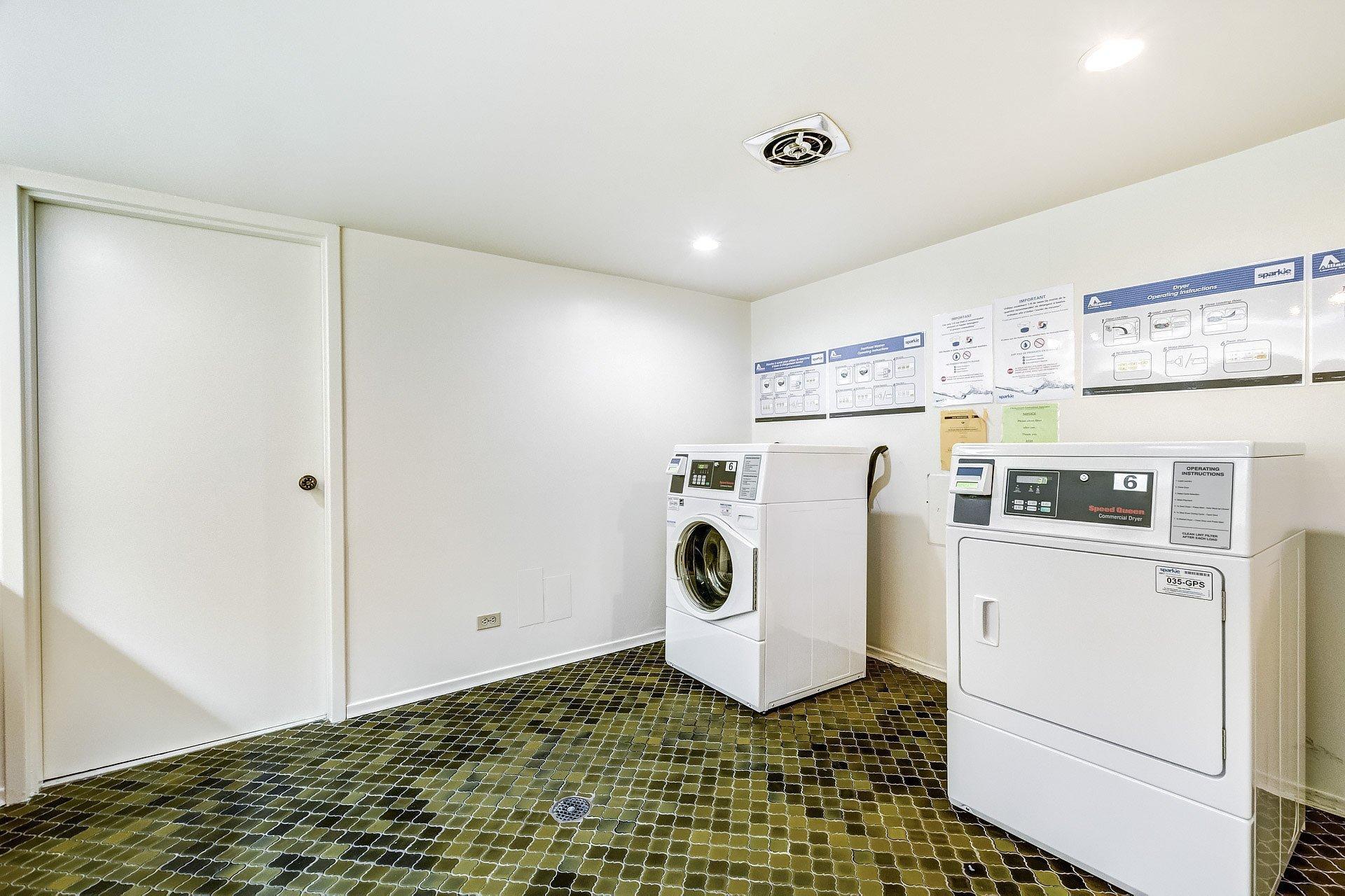 









5790


Av. Rembrandt

, 905,
Côte-Saint-Luc,




QC
H4W2V2

