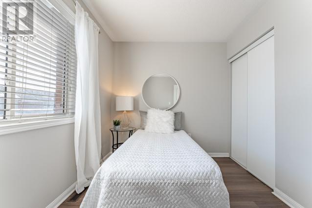 












1637 STOVER CRESCENT

,
Milton (CL Clarke),




Ontario
L9T5N4

