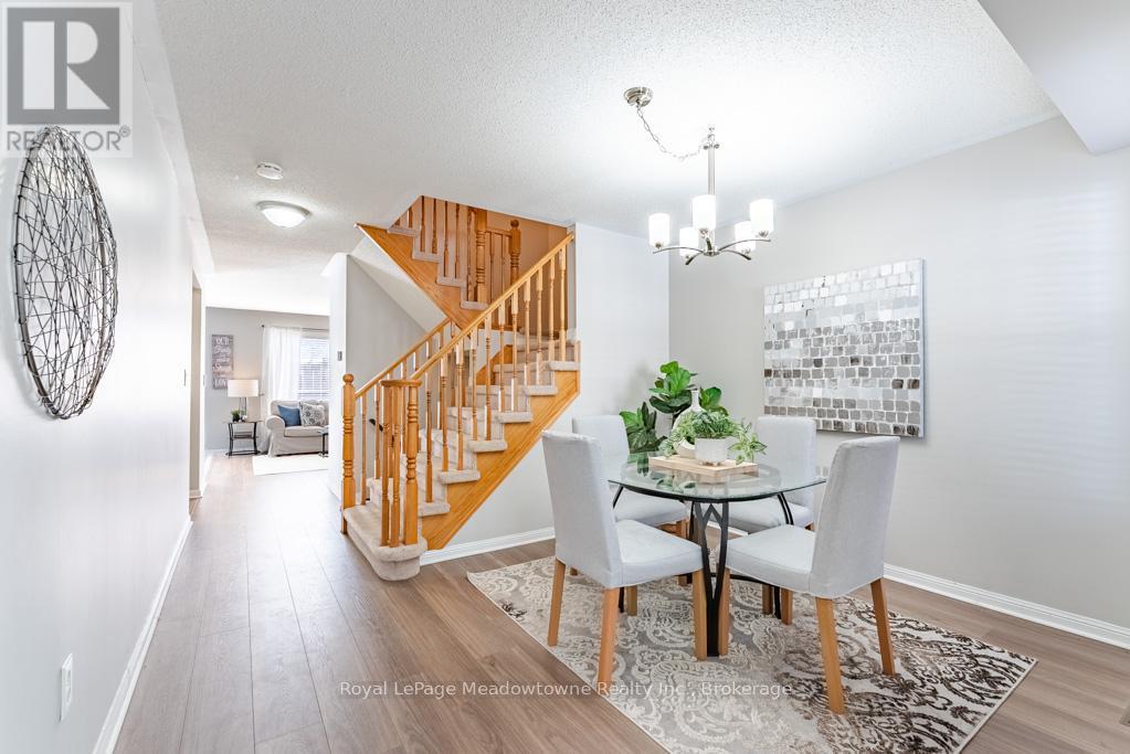 












1637 STOVER CRESCENT

,
Milton (CL Clarke),




Ontario
L9T5N4

