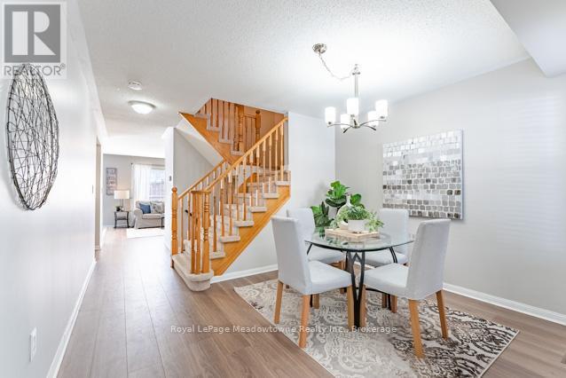 












1637 STOVER CRESCENT

,
Milton (CL Clarke),




Ontario
L9T5N4

