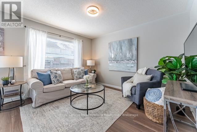 












1637 STOVER CRESCENT

,
Milton (CL Clarke),




Ontario
L9T5N4

