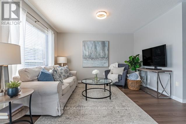 












1637 STOVER CRESCENT

,
Milton (CL Clarke),




Ontario
L9T5N4

