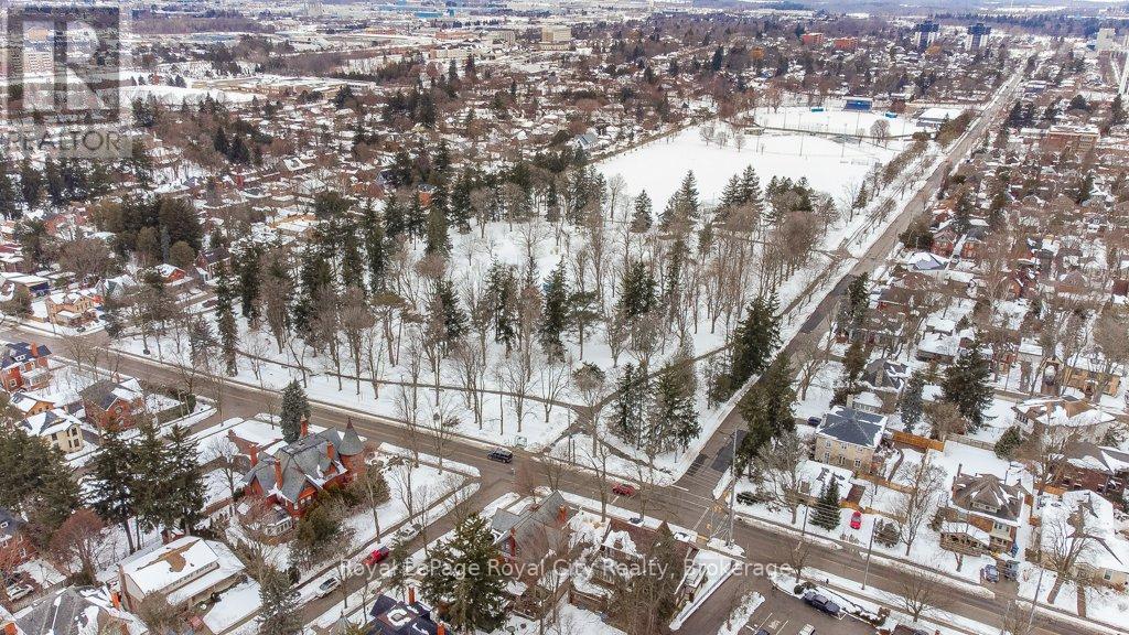 












80 LONDON ROAD W

,
Guelph (Exhibition Park),




Ontario
N1H2B7

