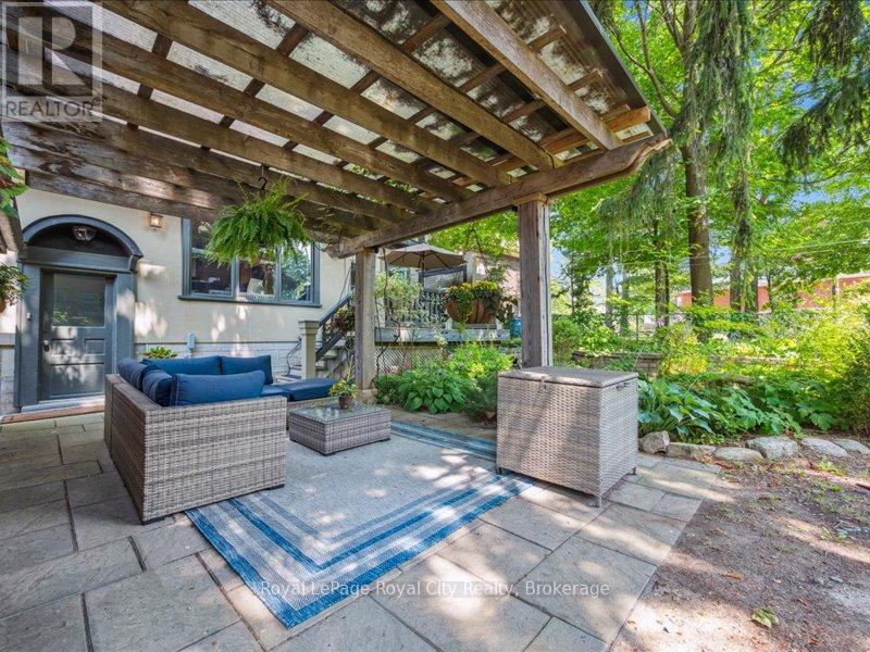 












80 LONDON ROAD W

,
Guelph (Exhibition Park),




Ontario
N1H2B7

