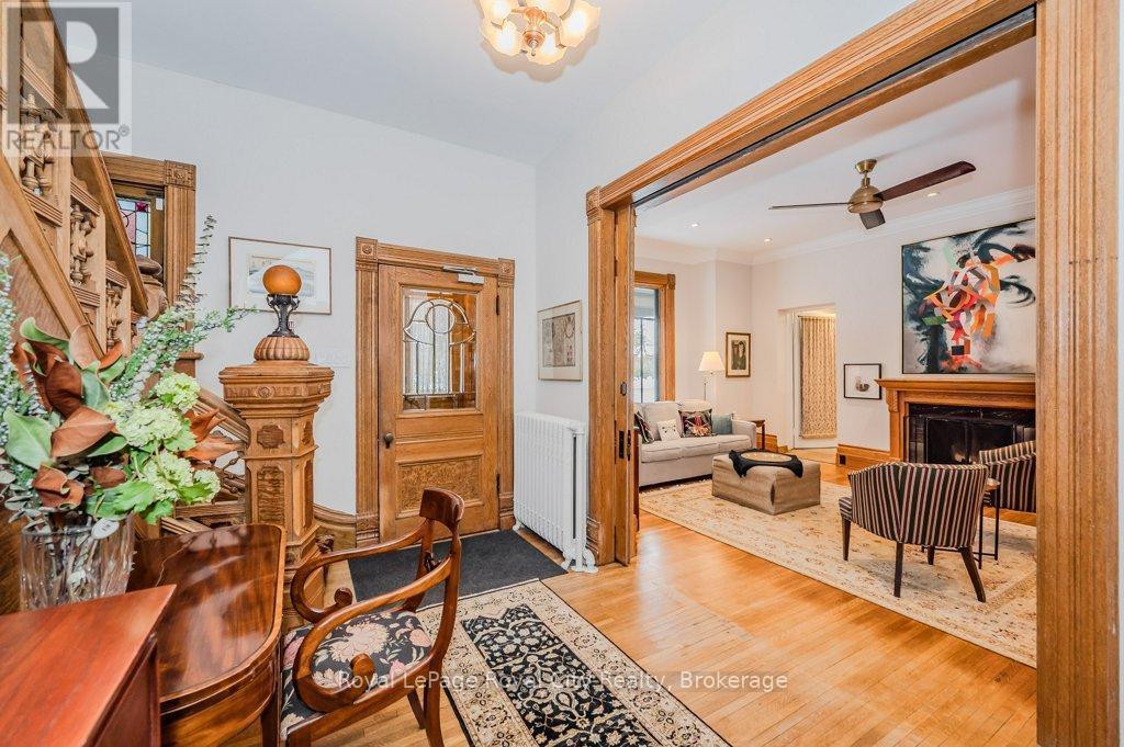 












80 LONDON ROAD W

,
Guelph (Exhibition Park),




Ontario
N1H2B7

