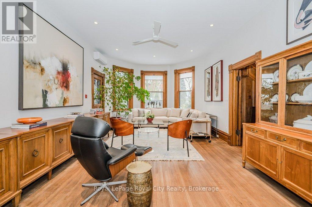 












80 LONDON ROAD W

,
Guelph (Exhibition Park),




Ontario
N1H2B7

