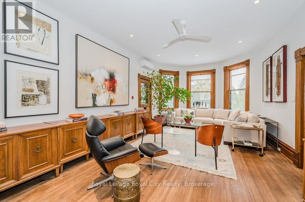 












80 LONDON ROAD W

,
Guelph (Exhibition Park),




Ontario
N1H2B7

