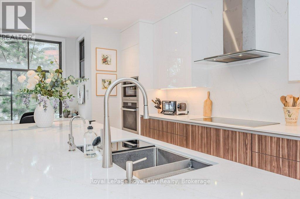 












80 LONDON ROAD W

,
Guelph (Exhibition Park),




Ontario
N1H2B7

