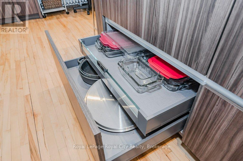 












80 LONDON ROAD W

,
Guelph (Exhibition Park),




Ontario
N1H2B7

