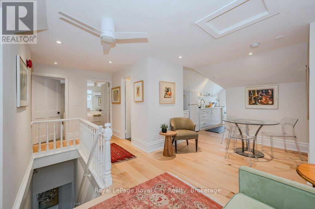 












80 LONDON ROAD W

,
Guelph (Exhibition Park),




Ontario
N1H2B7

