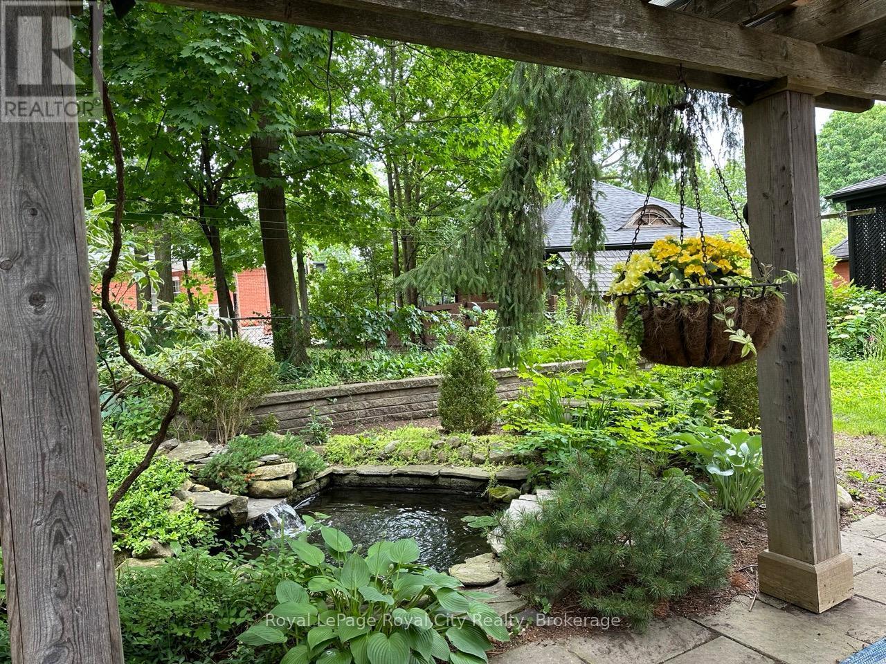 












80 LONDON ROAD W

,
Guelph (Exhibition Park),




Ontario
N1H2B7

