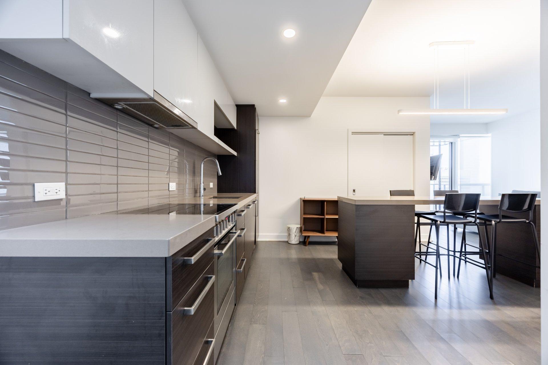 









1050


Rue Drummond

, 2210,
Montréal (Ville-Marie),




QC
H3B0G3

