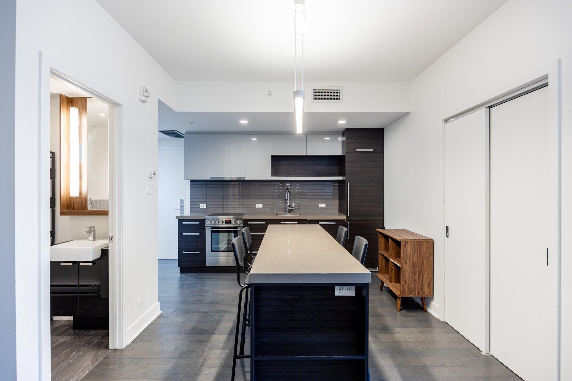 









1050


Rue Drummond

, 2210,
Montréal (Ville-Marie),




QC
H3B0G3

