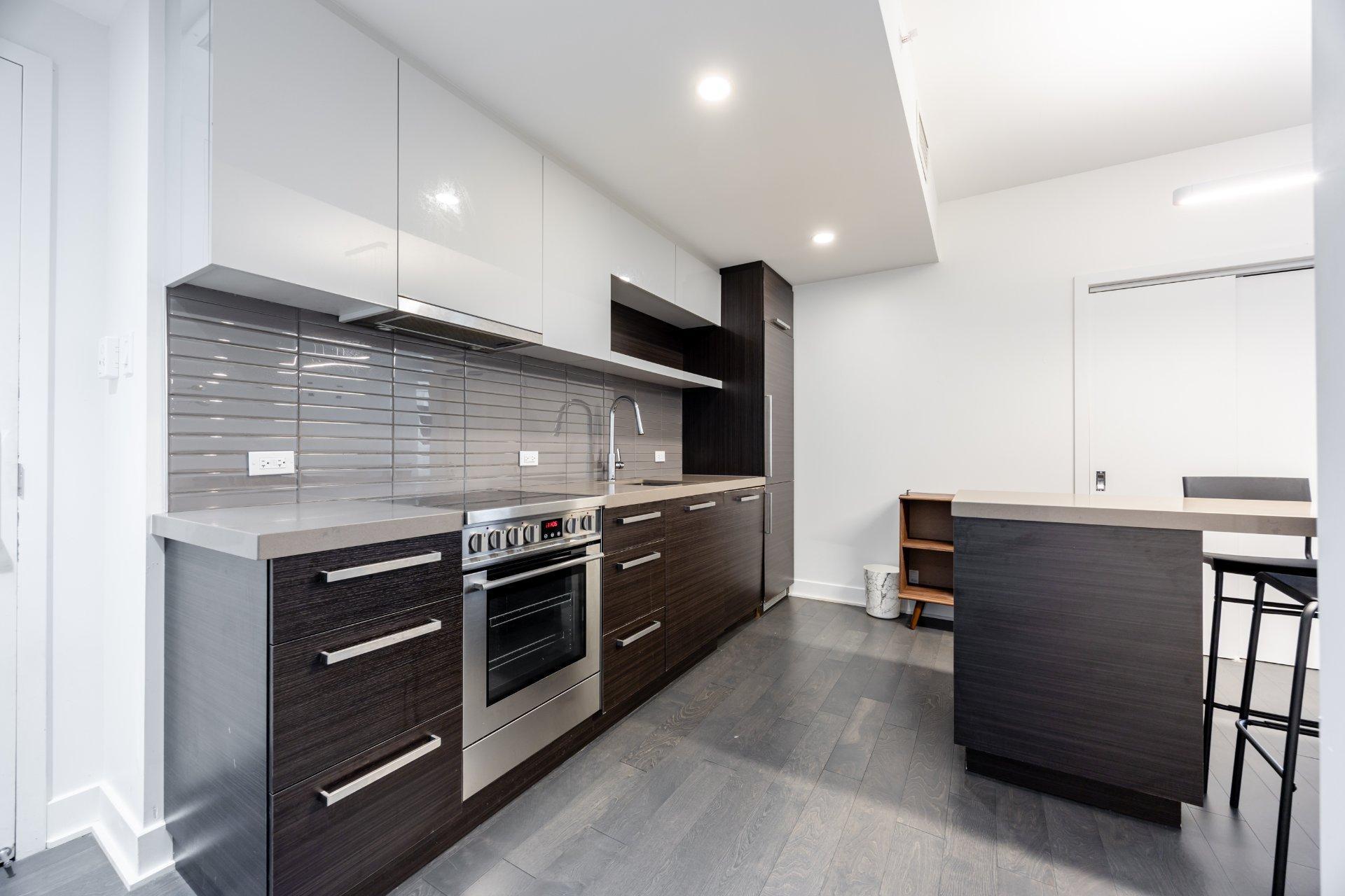 









1050


Rue Drummond

, 2210,
Montréal (Ville-Marie),




QC
H3B0G3

