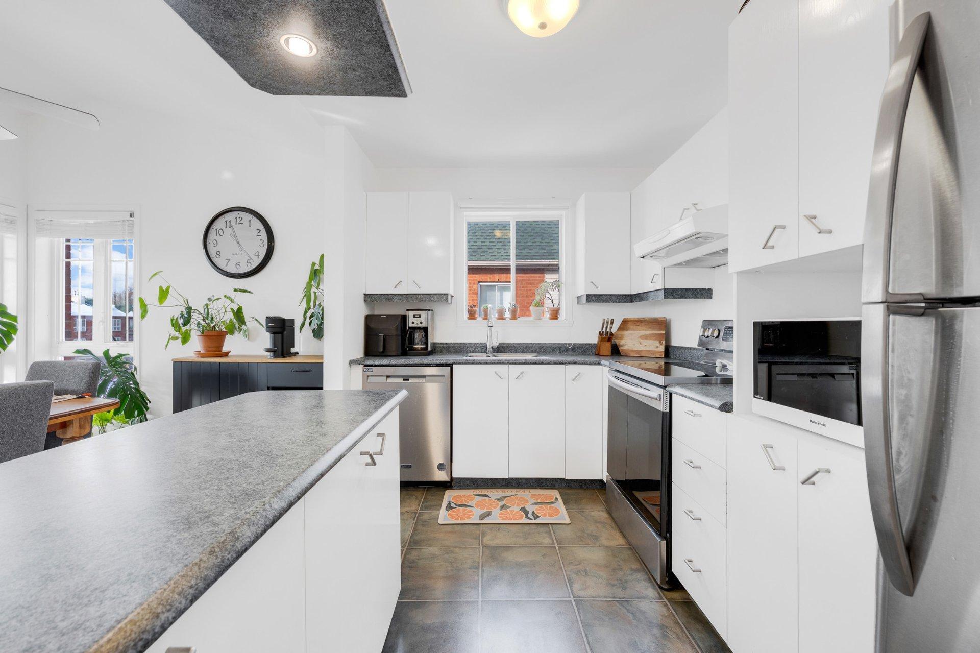 









190


Rue Parent

, 301,
Longueuil (Greenfield Park),




QC
J4V3L2

