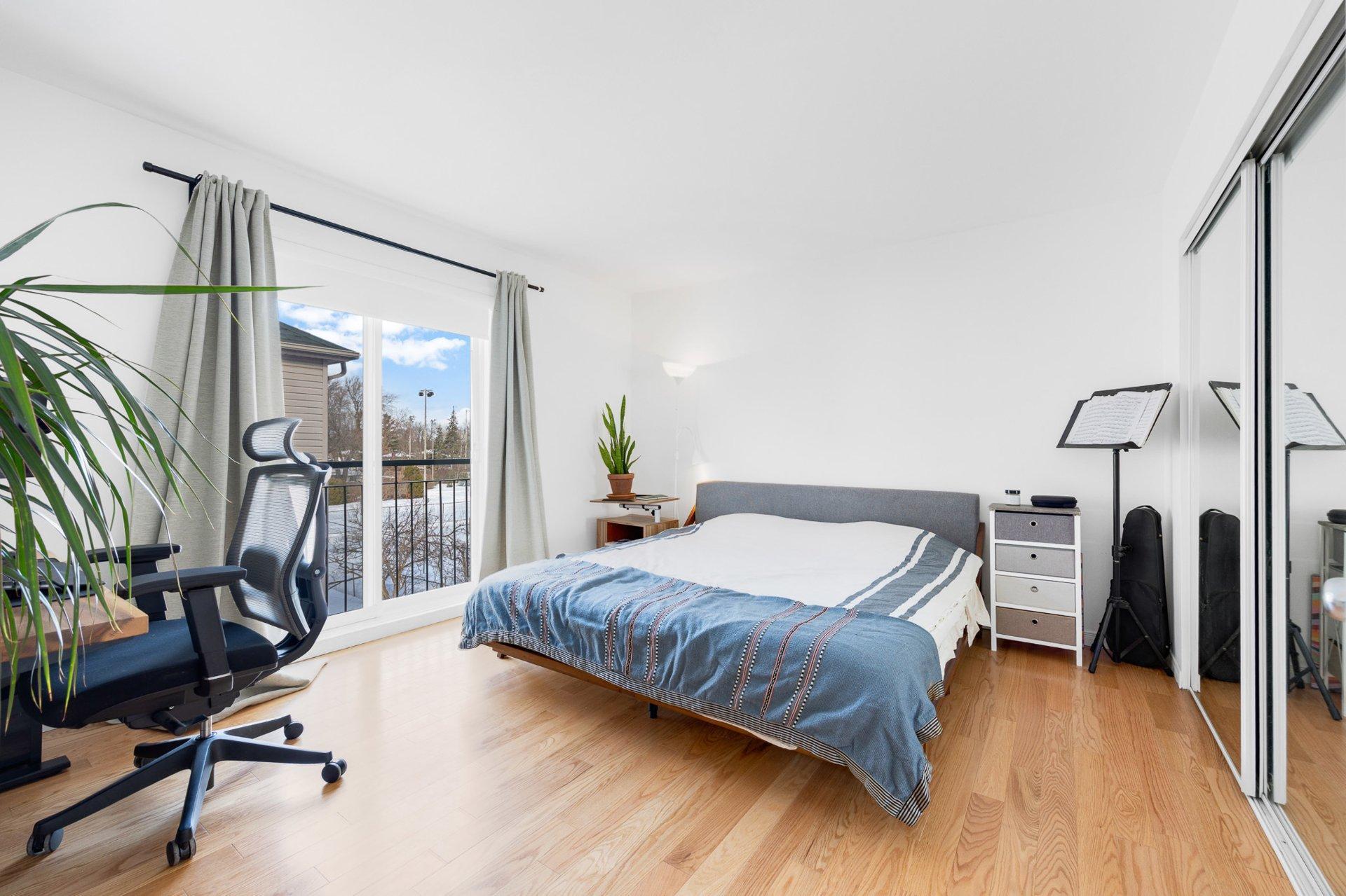 









190


Rue Parent

, 301,
Longueuil (Greenfield Park),




QC
J4V3L2

