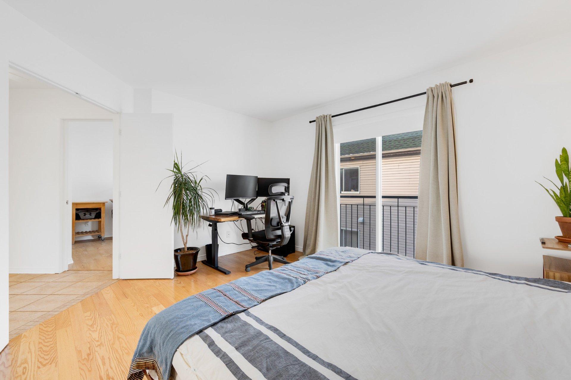 









190


Rue Parent

, 301,
Longueuil (Greenfield Park),




QC
J4V3L2

