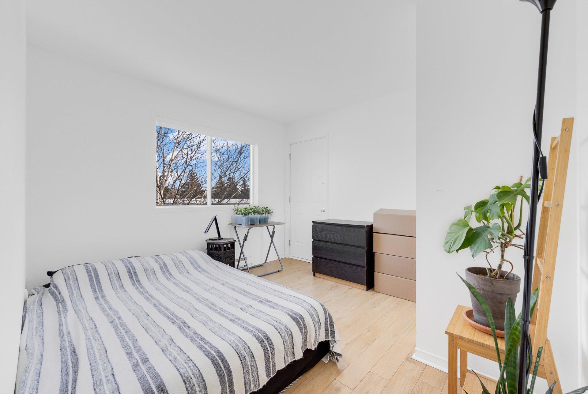 









190


Rue Parent

, 301,
Longueuil (Greenfield Park),




QC
J4V3L2

