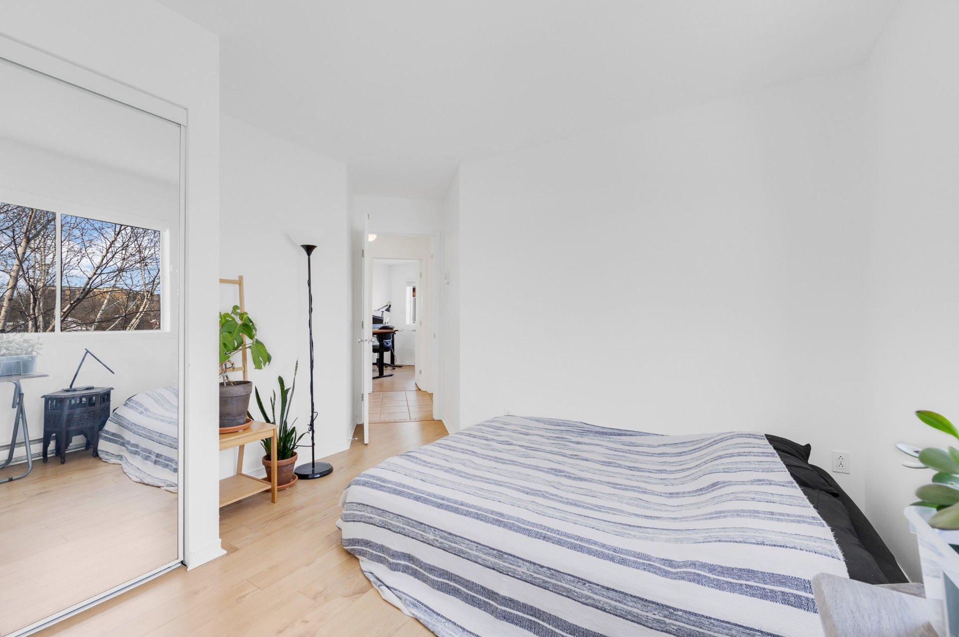 









190


Rue Parent

, 301,
Longueuil (Greenfield Park),




QC
J4V3L2

