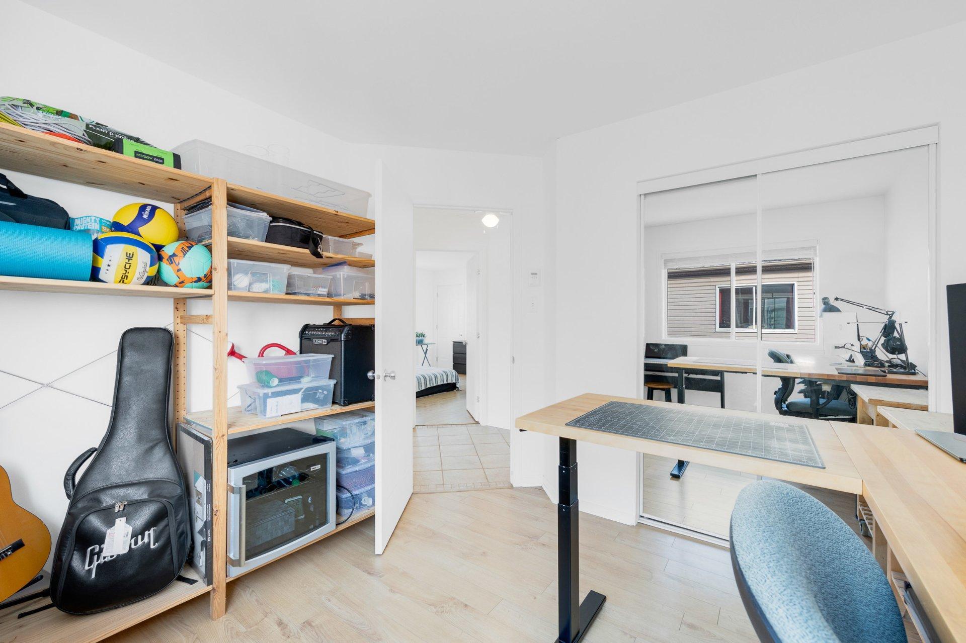 









190


Rue Parent

, 301,
Longueuil (Greenfield Park),




QC
J4V3L2

