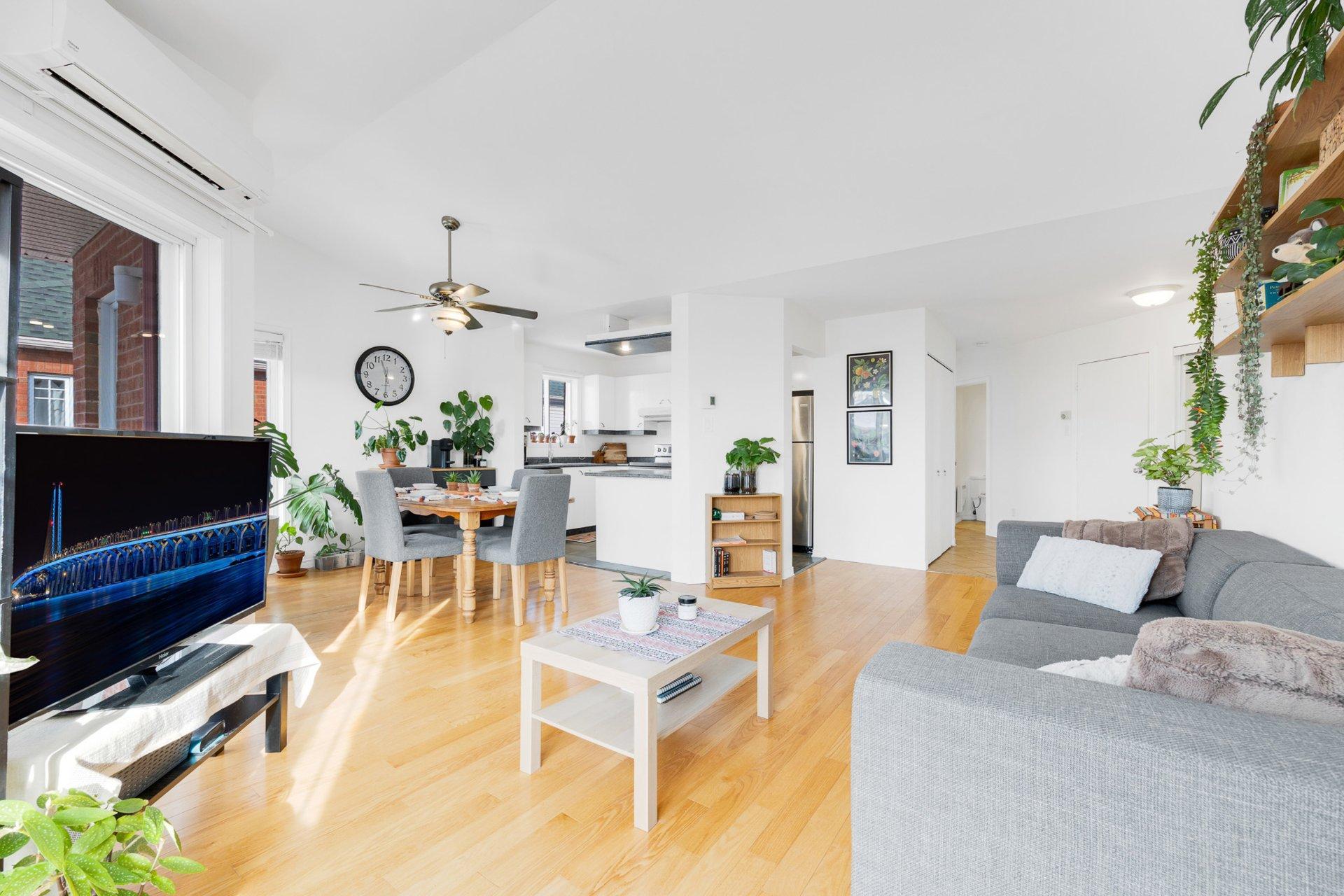 









190


Rue Parent

, 301,
Longueuil (Greenfield Park),




QC
J4V3L2

