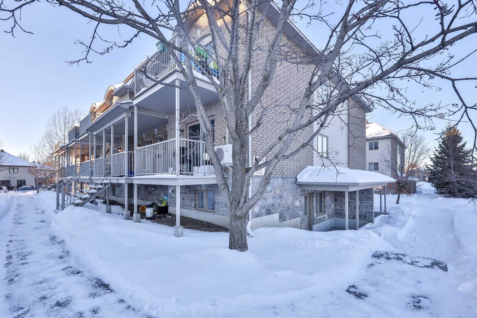 









876


Boul. du Plateau

, 2,
Gatineau (Aylmer),




QC
J9J0C7

