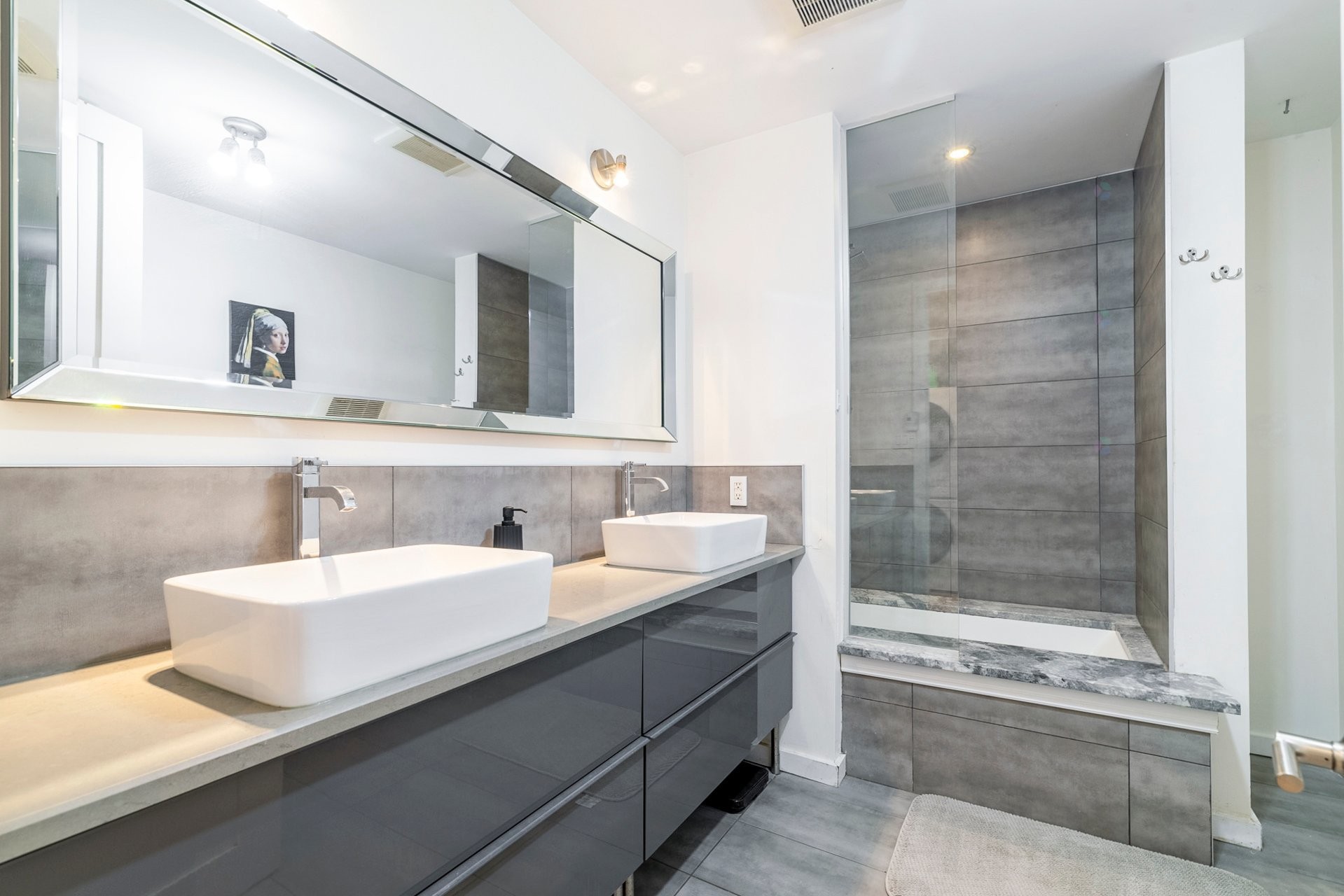 









1374


Rue Logan

,
Montréal (Ville-Marie),




QC
H2L1X3

