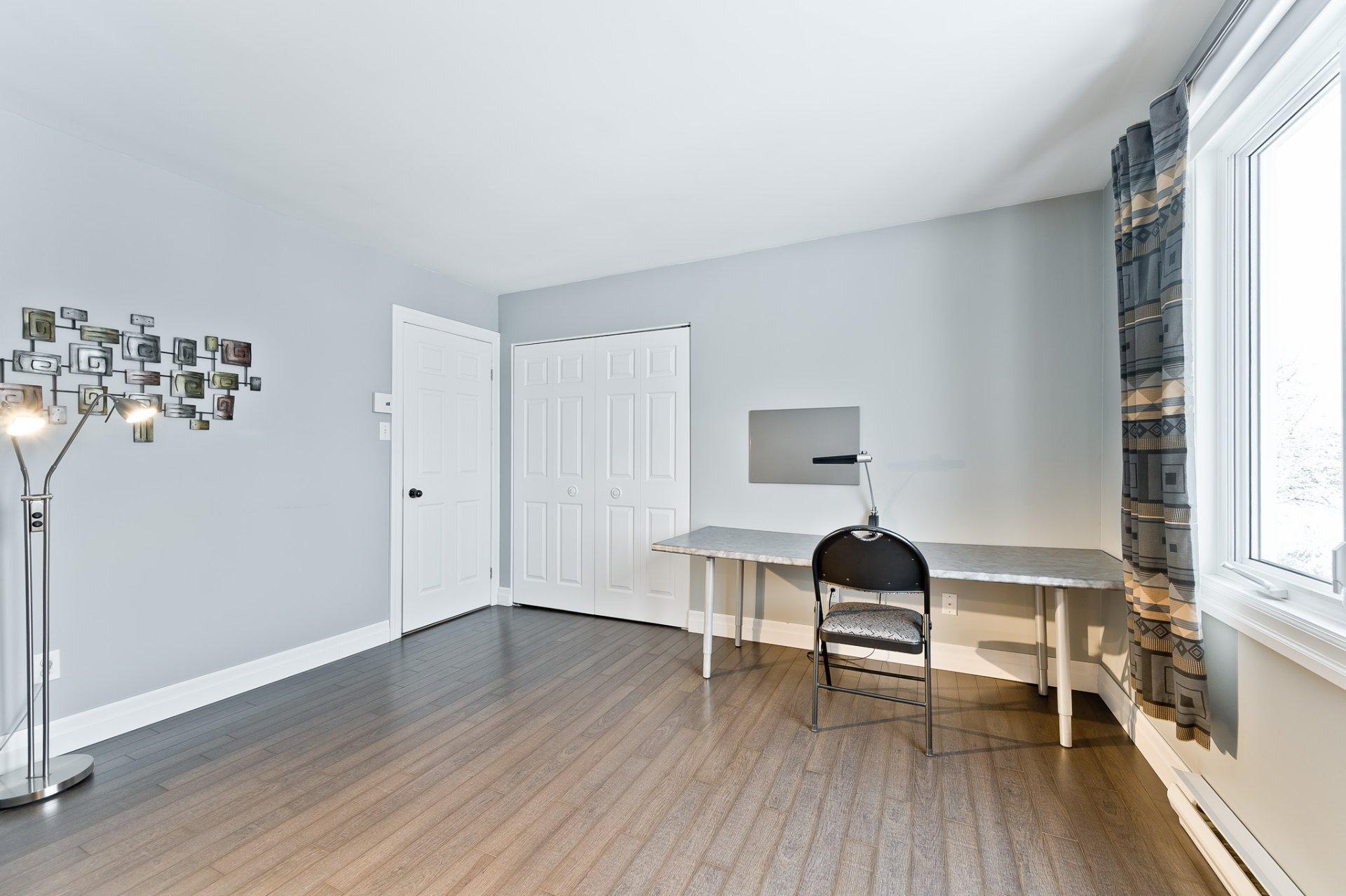 









992


Rue du Sieur-d'iberville

,
Sherbrooke (Les Nations),




QC
J1H6B8

