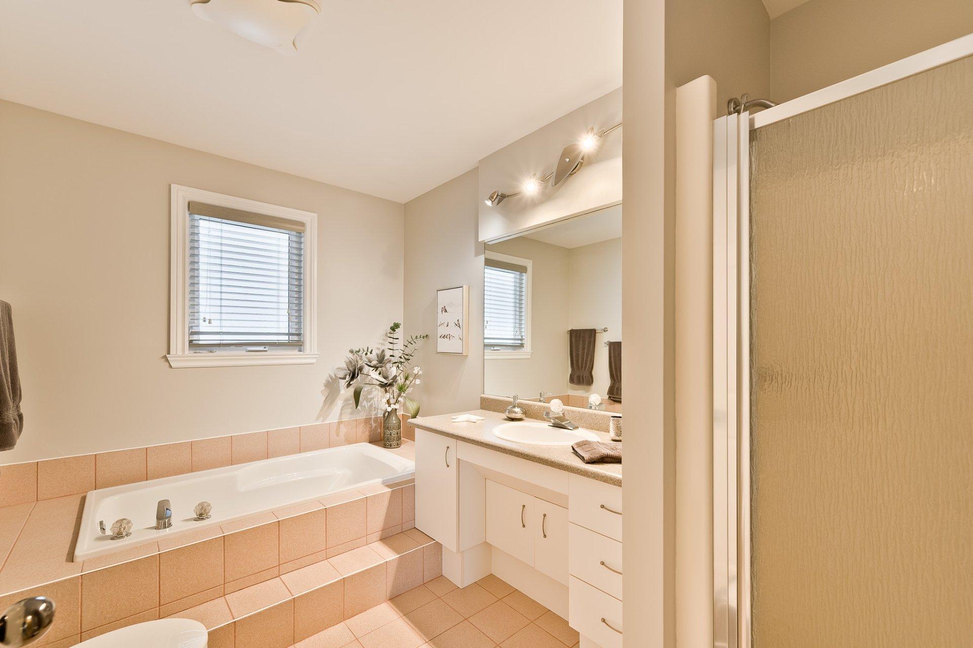 









992


Rue du Sieur-d'iberville

,
Sherbrooke (Les Nations),




QC
J1H6B8

