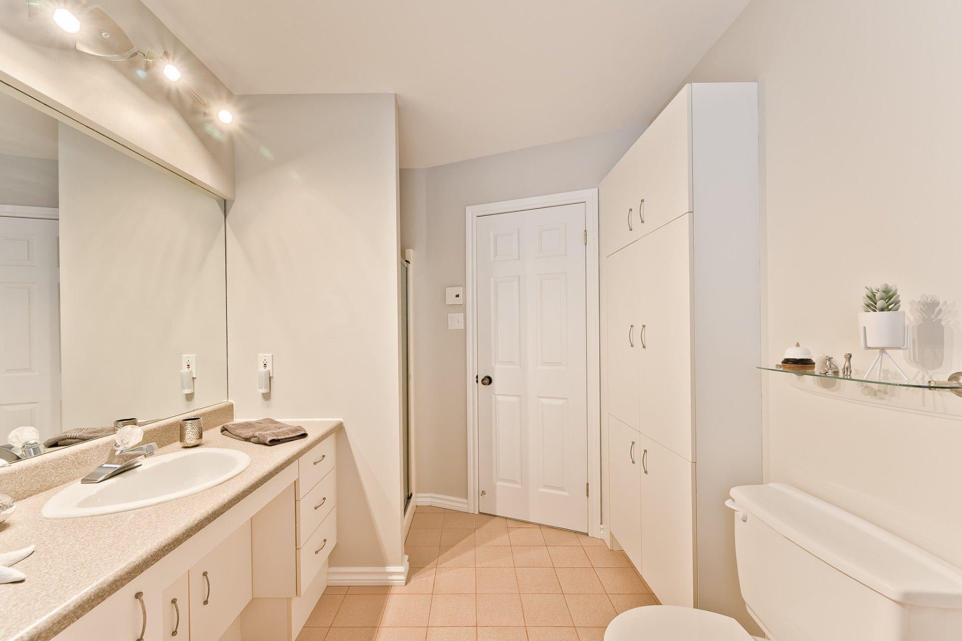 









992


Rue du Sieur-d'iberville

,
Sherbrooke (Les Nations),




QC
J1H6B8

