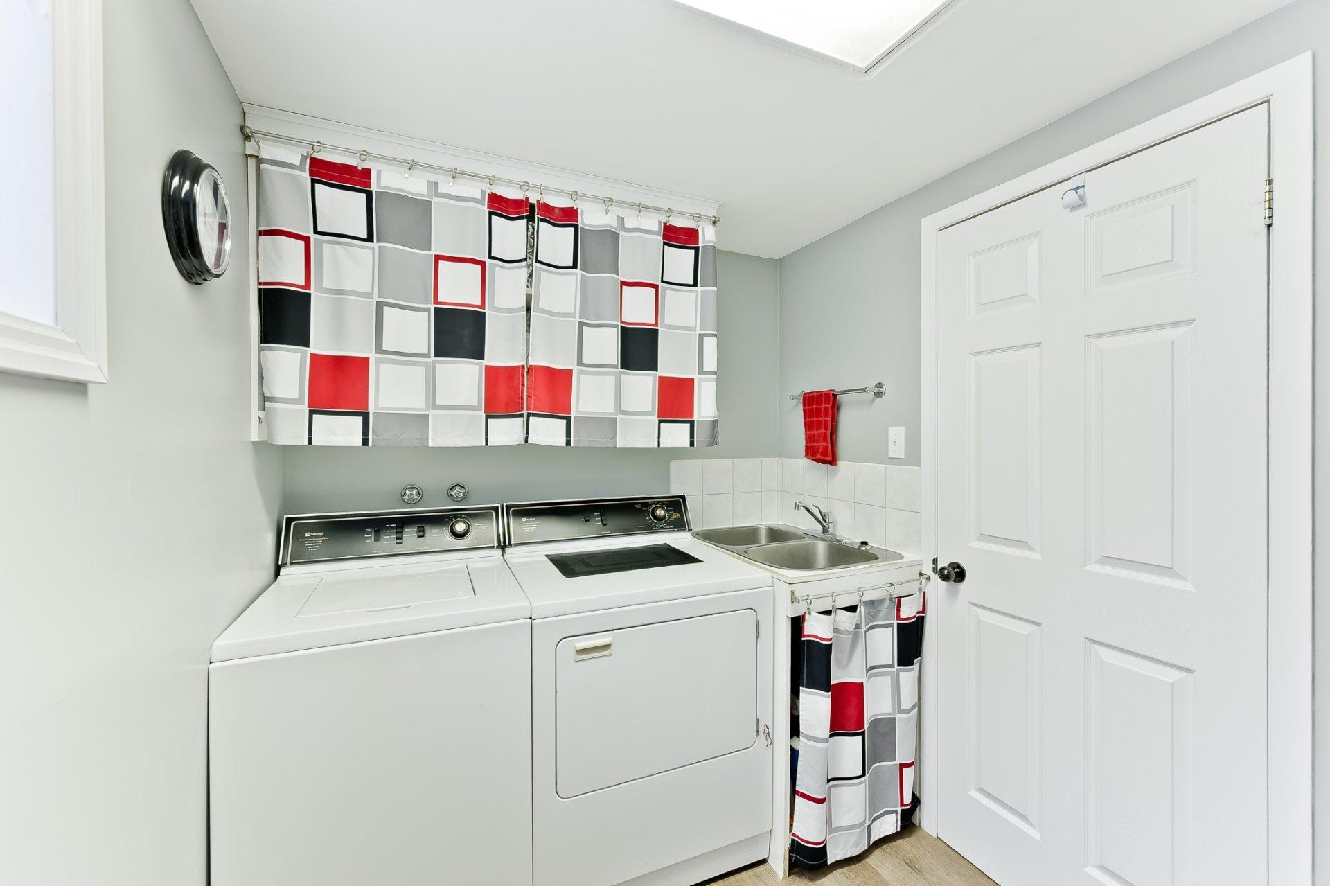 









992


Rue du Sieur-d'iberville

,
Sherbrooke (Les Nations),




QC
J1H6B8

