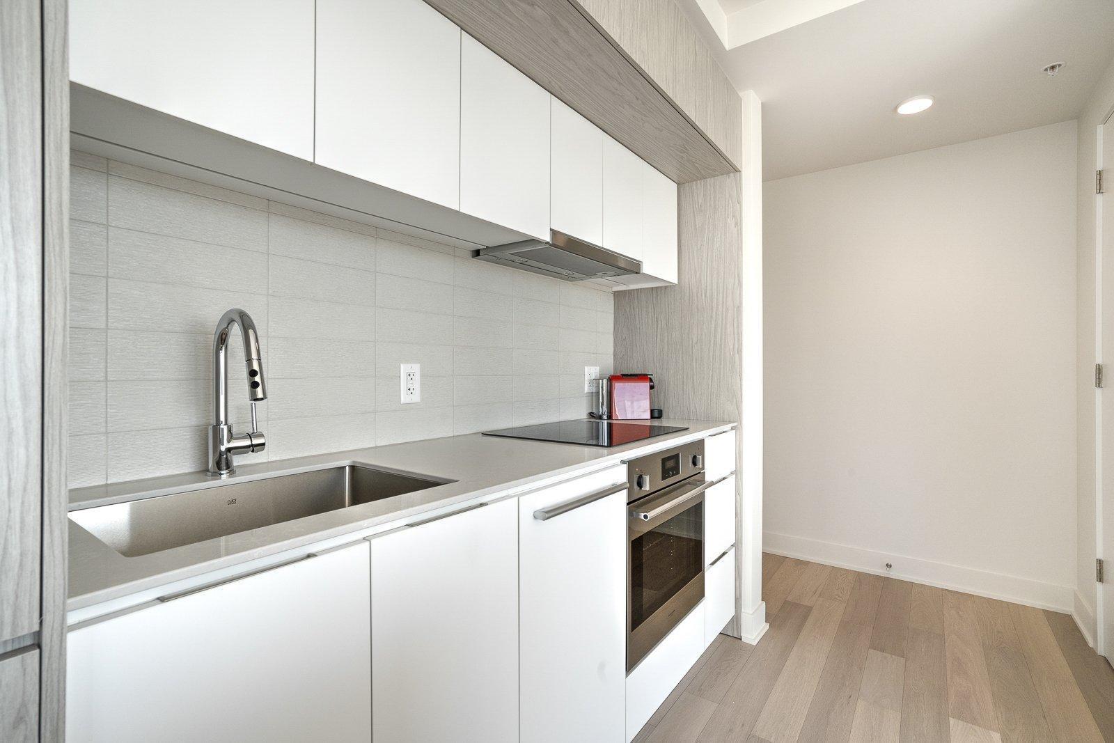 









1288


Rue St-Antoine O.

, 713,
Montréal (Ville-Marie),




QC
H3C0X6

