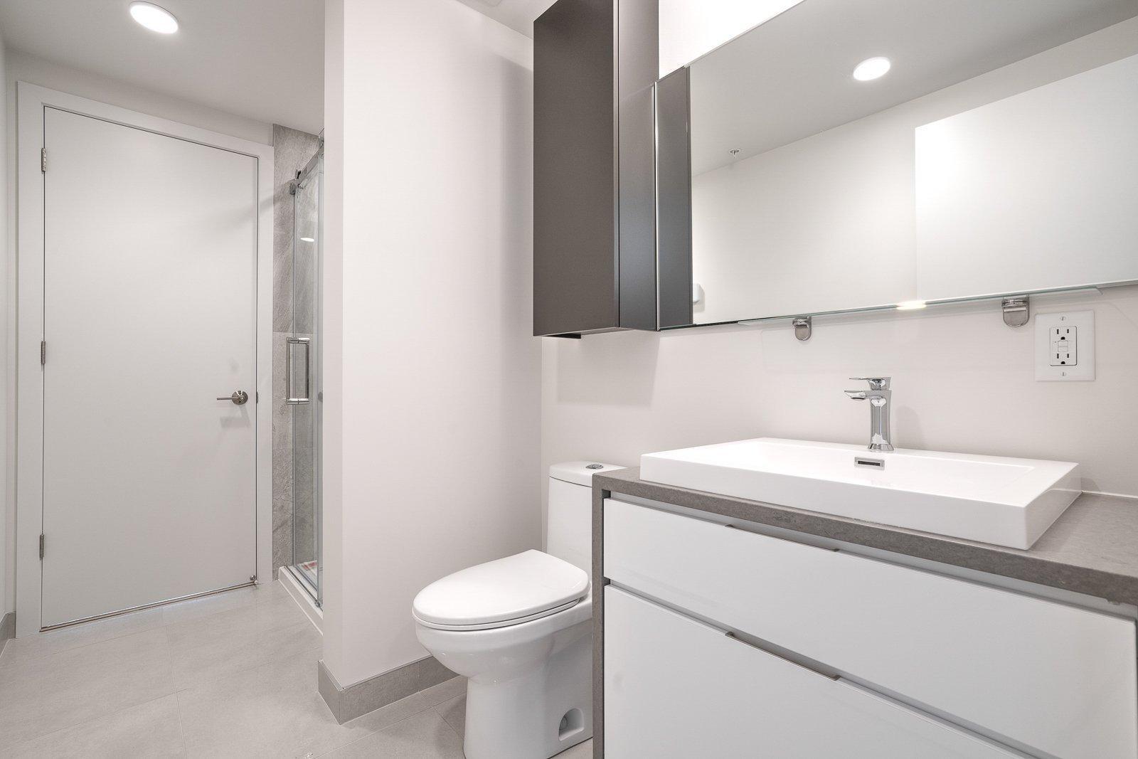 









1288


Rue St-Antoine O.

, 713,
Montréal (Ville-Marie),




QC
H3C0X6

