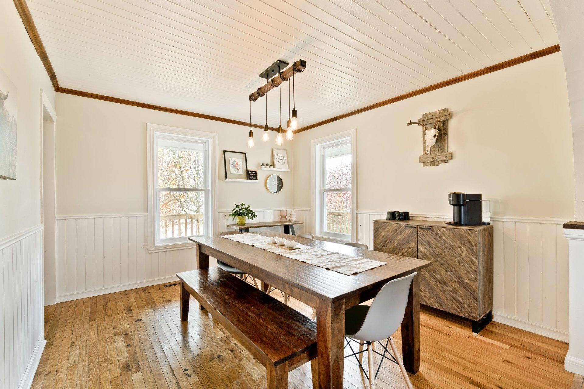 









1455


Ch. Favreau

,
Sainte-Edwidge-de-Clifton,




QC
J0B2R0

