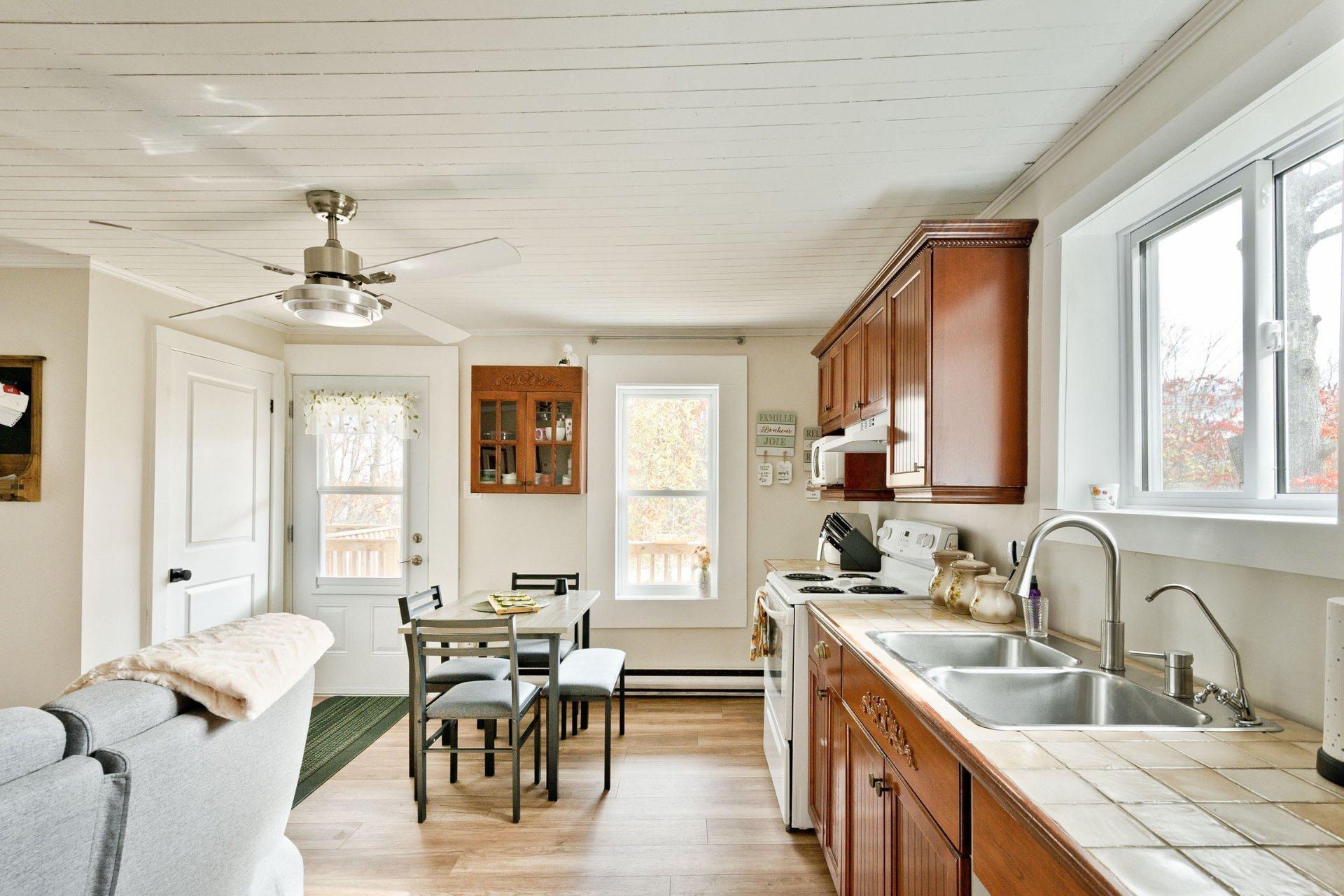 









1455


Ch. Favreau

,
Sainte-Edwidge-de-Clifton,




QC
J0B2R0

