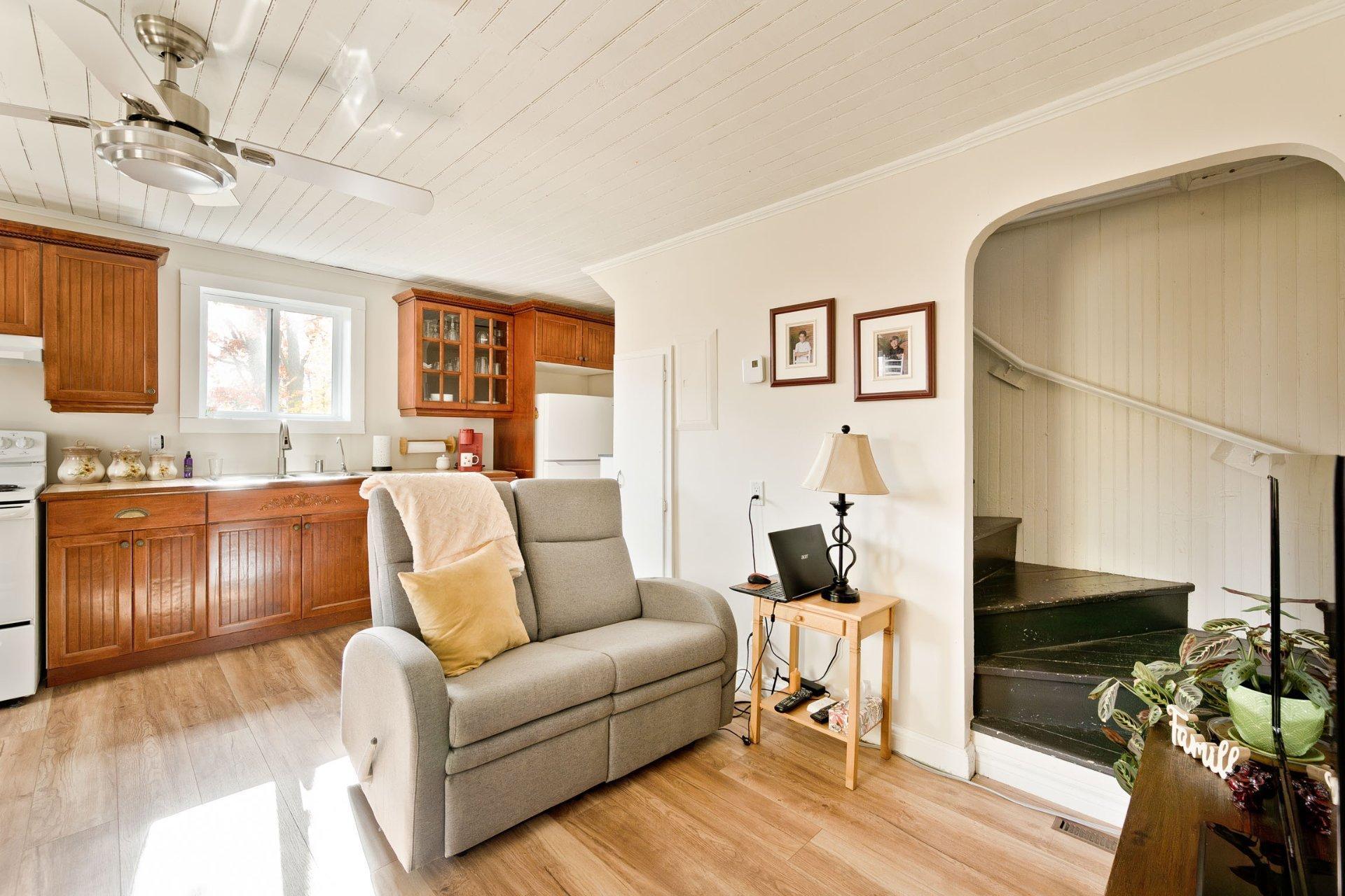 









1455


Ch. Favreau

,
Sainte-Edwidge-de-Clifton,




QC
J0B2R0

