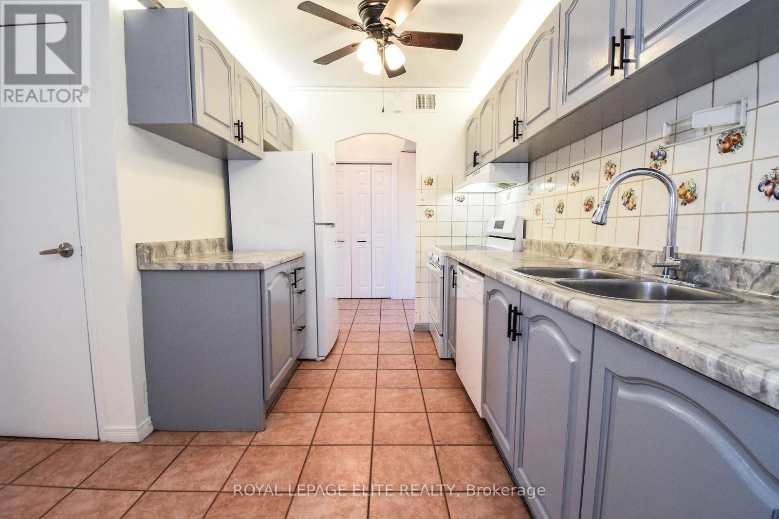 












302 - 362 THE EAST MALL W

,
Toronto,




Ontario
M9B6C4

