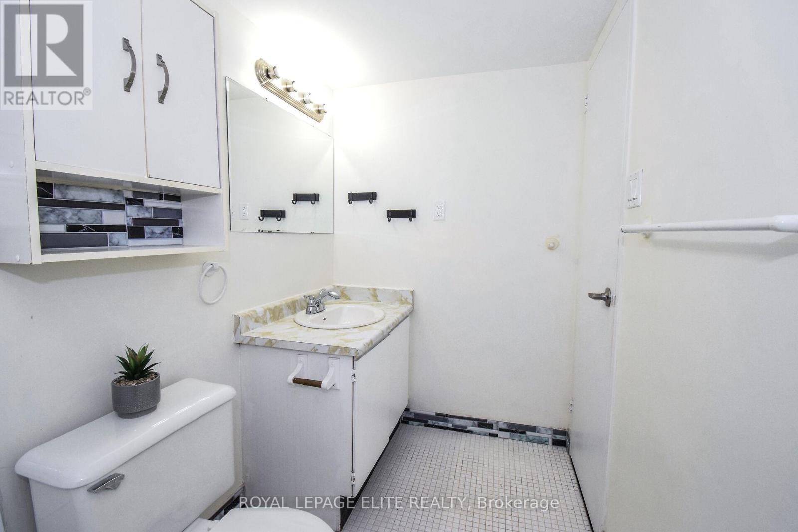 












302 - 362 THE EAST MALL W

,
Toronto,




Ontario
M9B6C4

