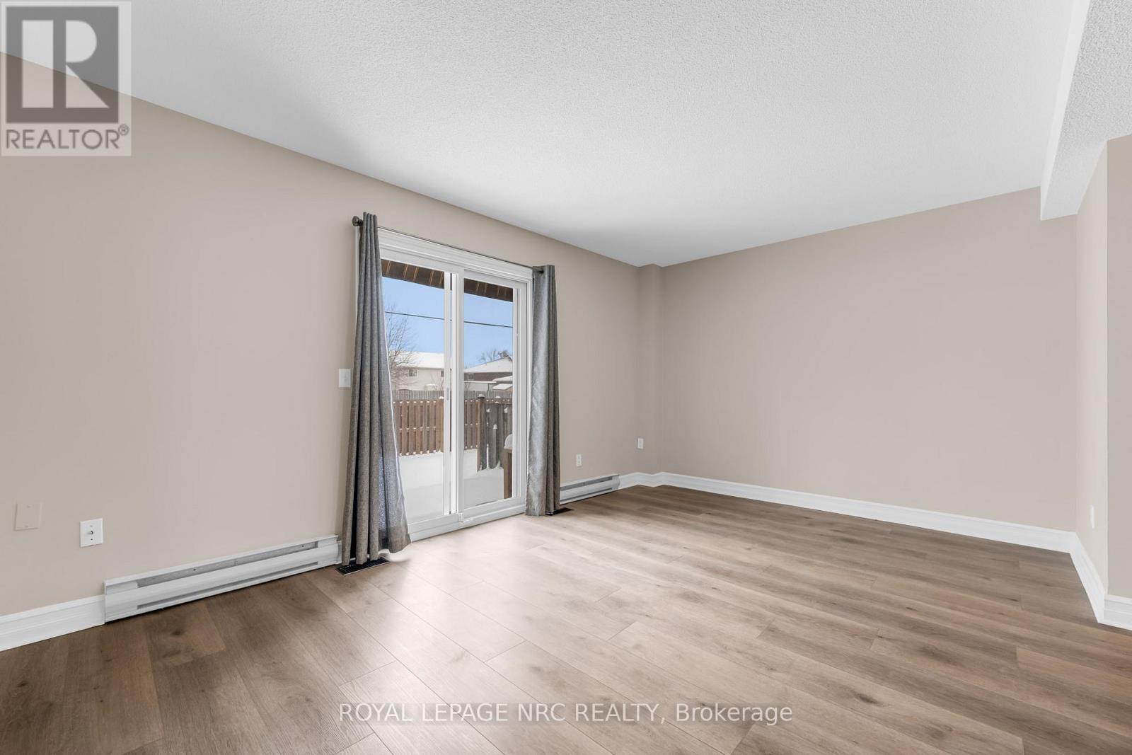 












20 - 110 SILVAN DRIVE

,
Welland (N. Welland),




Ontario
L3C6Z5

