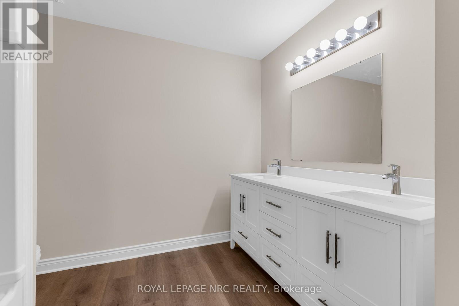 












20 - 110 SILVAN DRIVE

,
Welland (N. Welland),




Ontario
L3C6Z5

