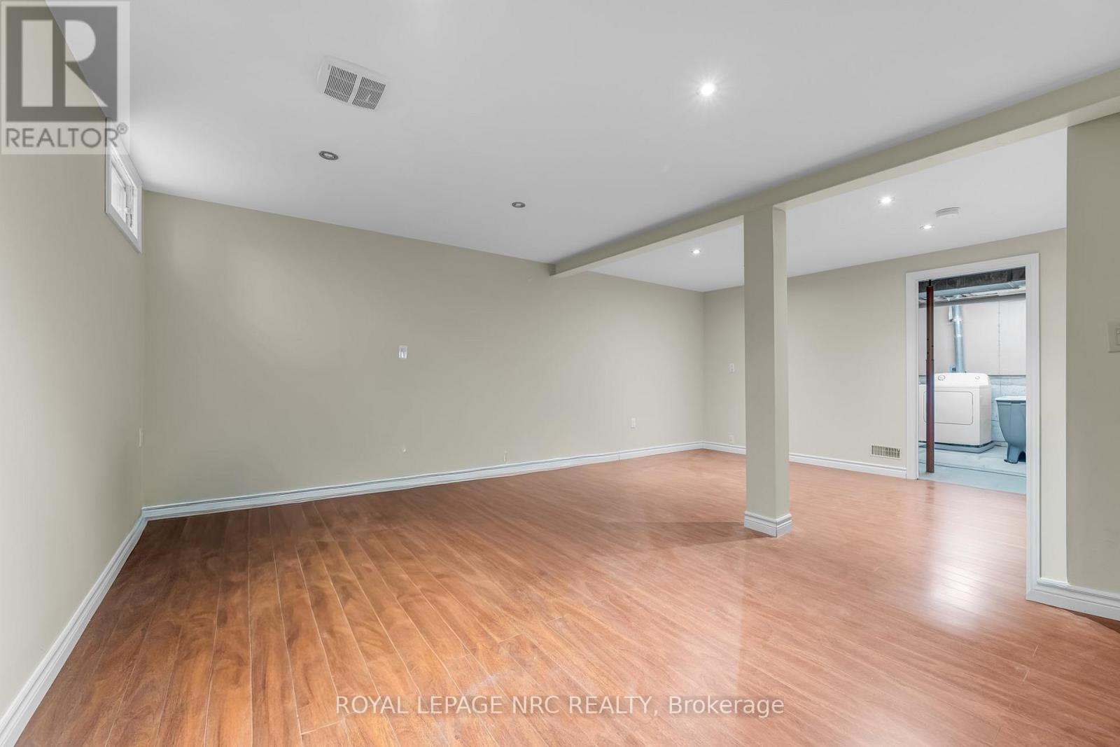 












20 - 110 SILVAN DRIVE

,
Welland (N. Welland),




Ontario
L3C6Z5

