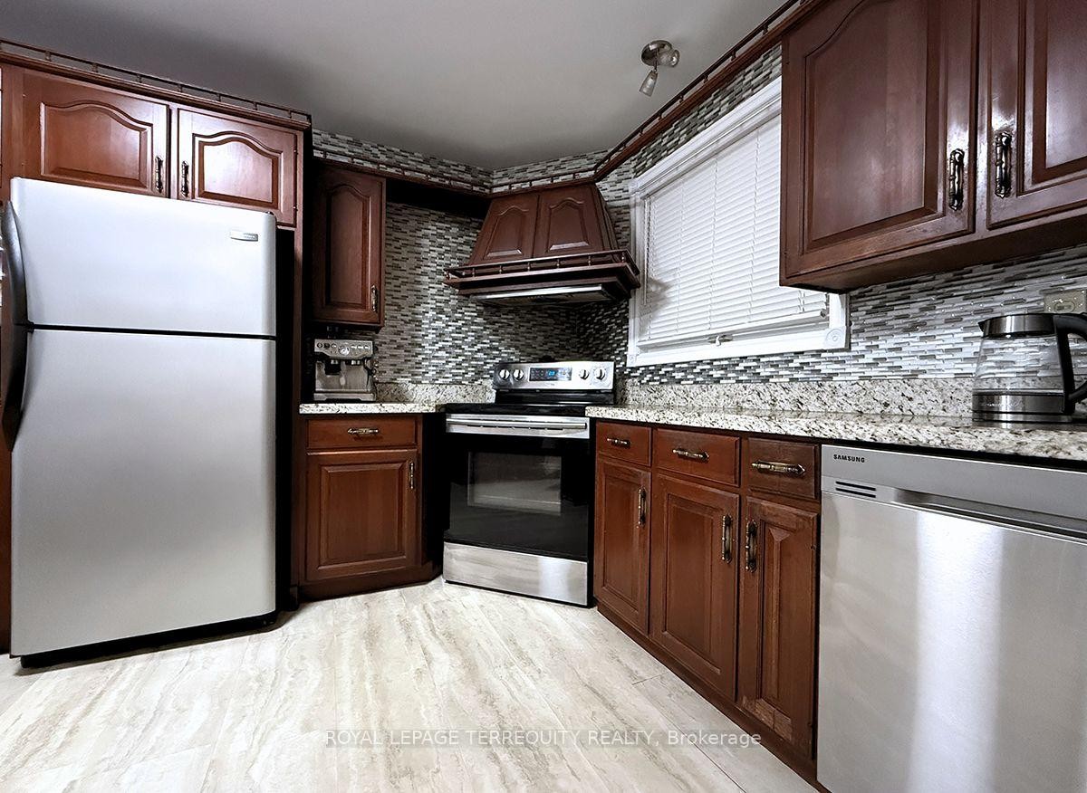 









1704


Oberon

Crescent,
Mississauga,




ON
L4X 2K8

