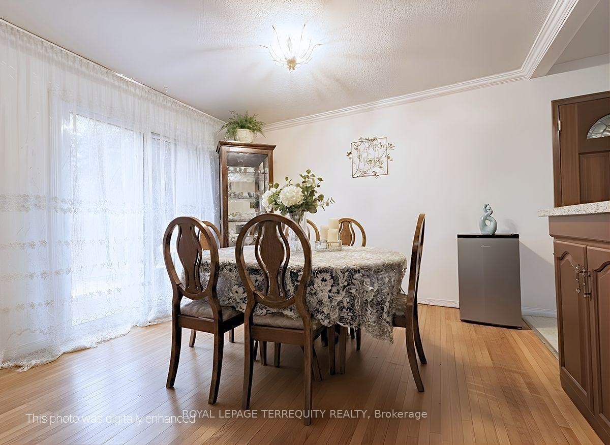 









1704


Oberon

Crescent,
Mississauga,




ON
L4X 2K8

