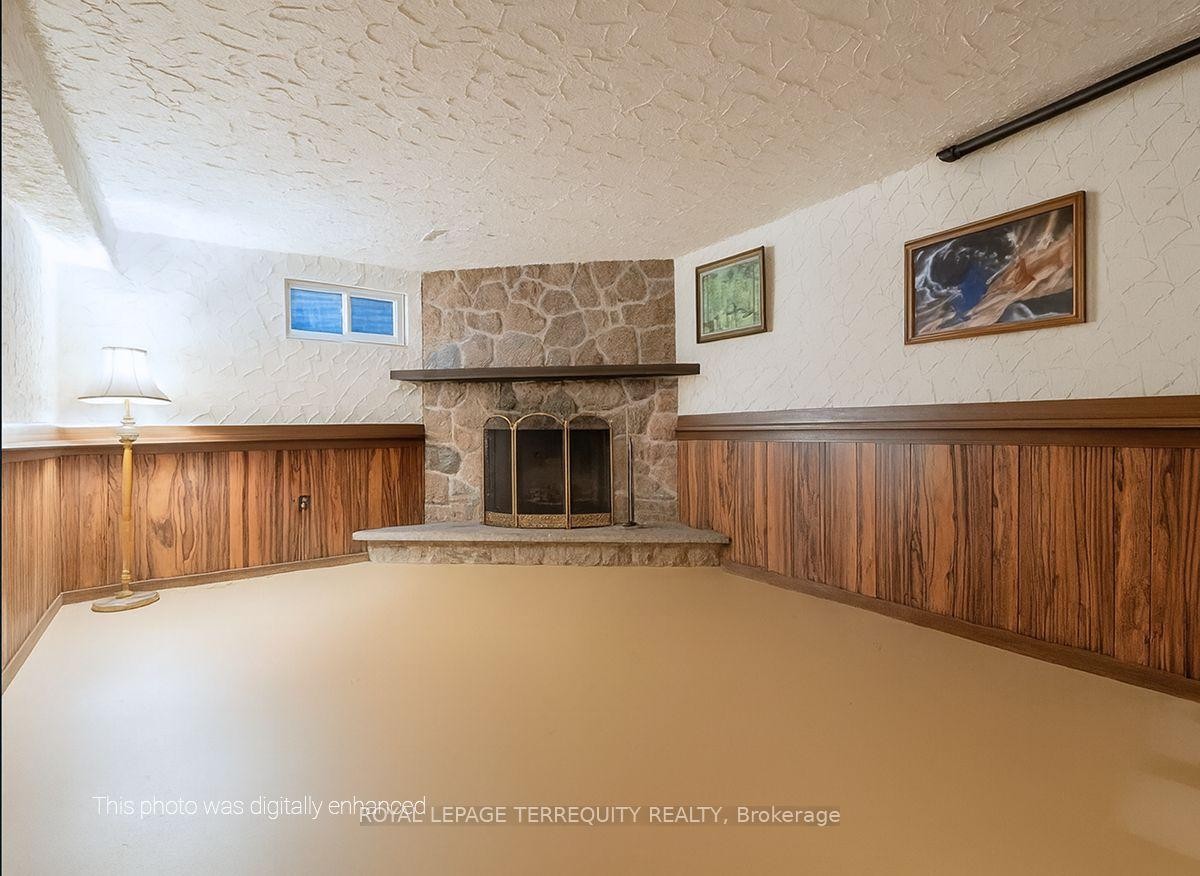 









1704


Oberon

Crescent,
Mississauga,




ON
L4X 2K8

