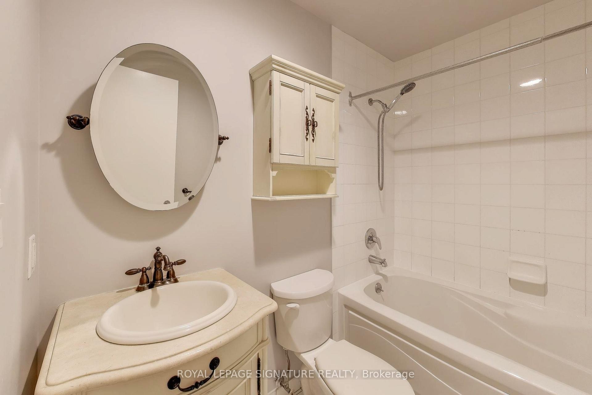 









700


King

Street West, 801,
Toronto,




ON
M5V 2Y6

