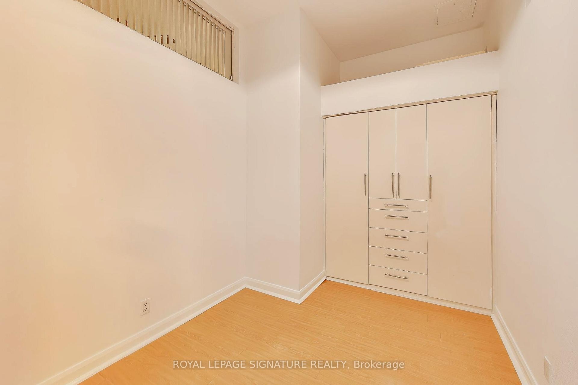 









700


King

Street West, 801,
Toronto,




ON
M5V 2Y6

