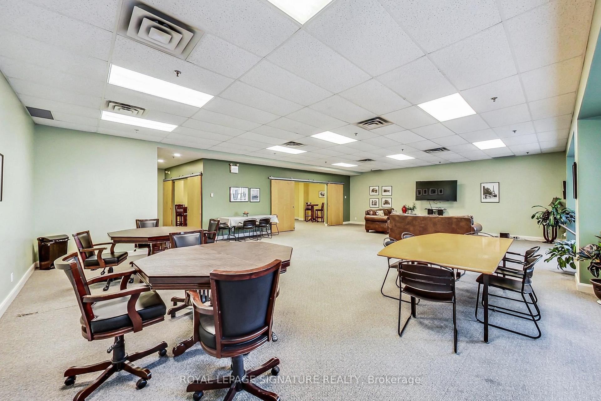 









700


King

Street West, 801,
Toronto,




ON
M5V 2Y6

